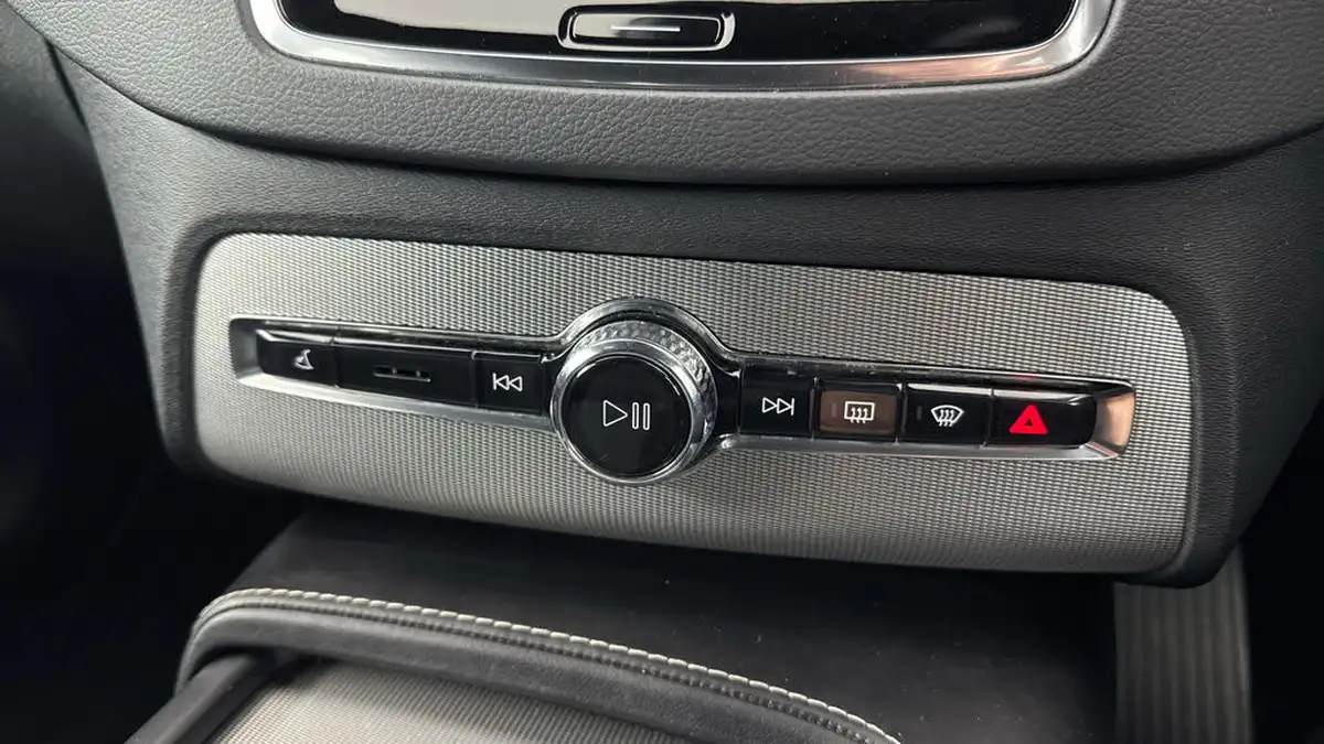2020-volvo-xc90-20-t8-r-design-plug-in-hybrid-big-16