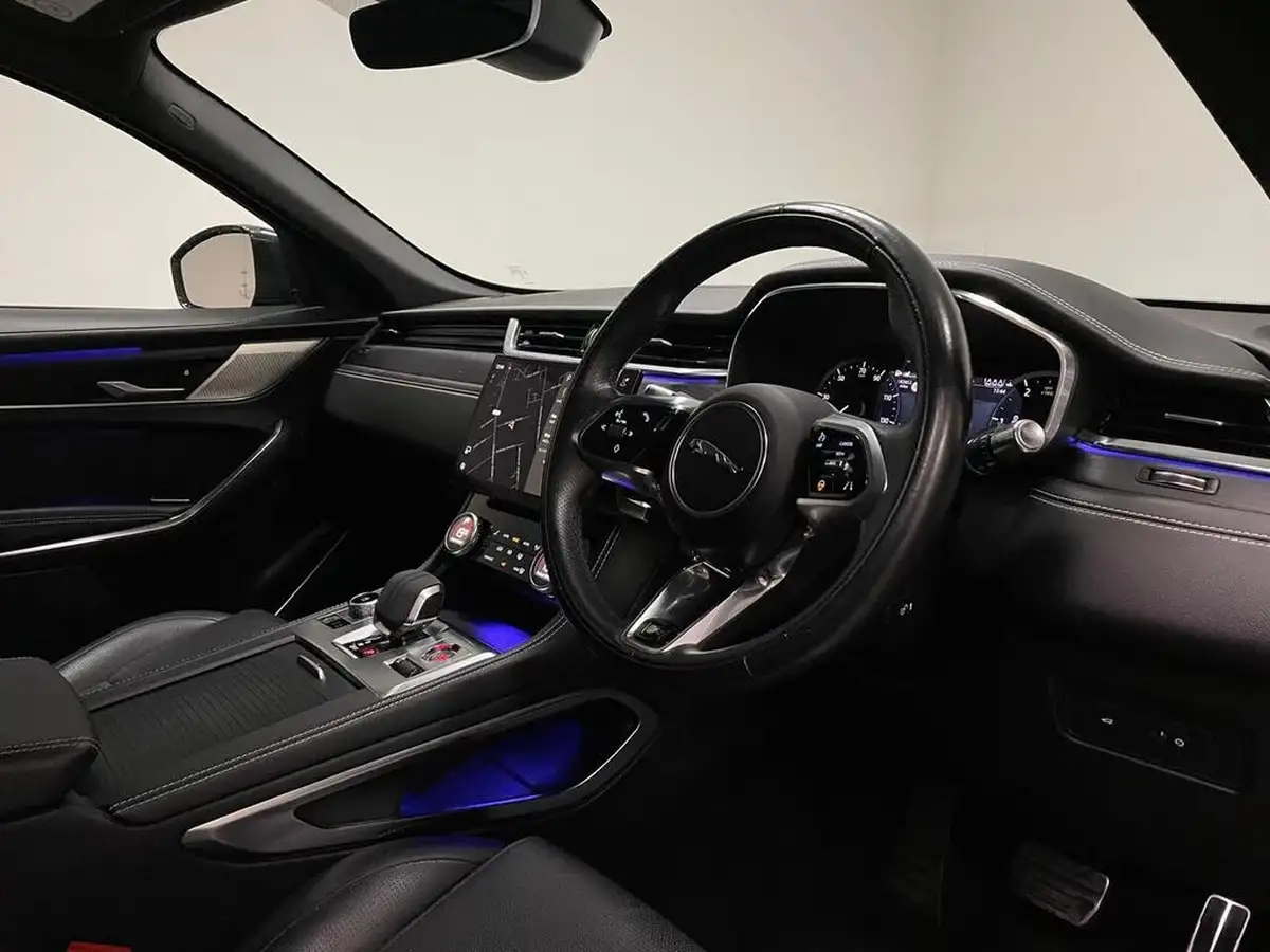 2022-jaguar-f-pace-20-d200-r-dynamic-black-big-24