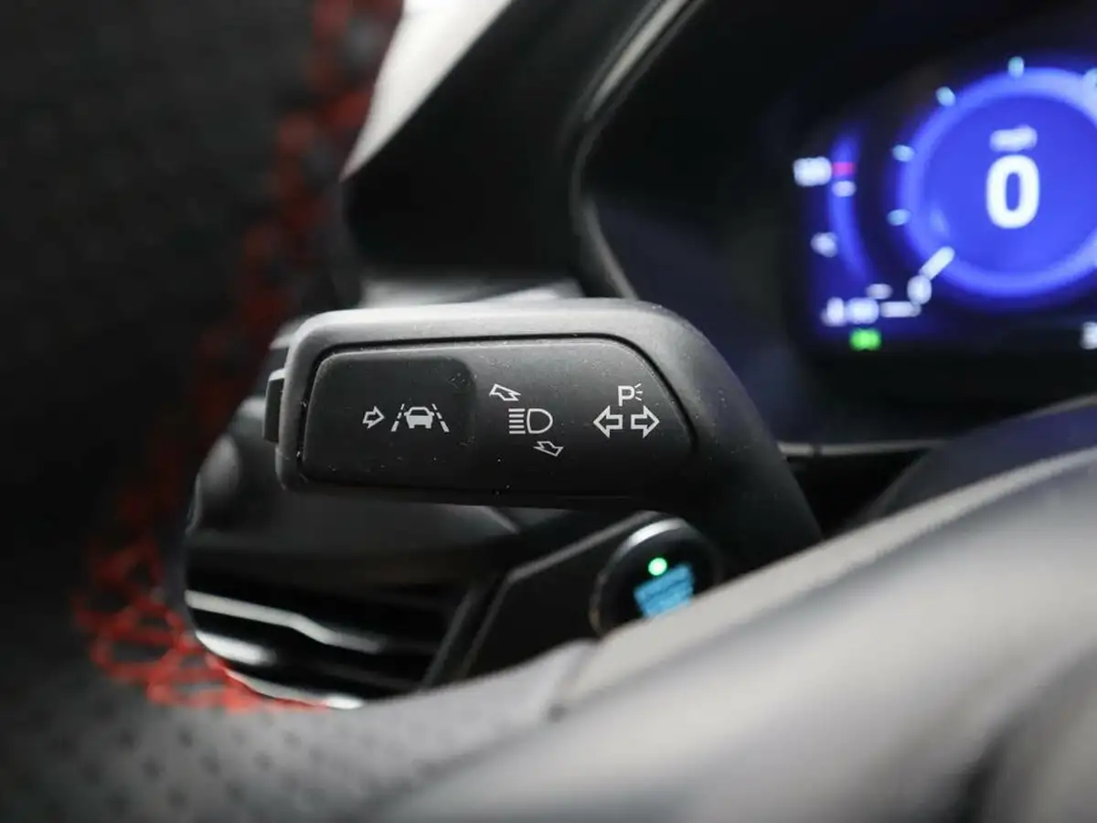 2020-ford-focus-15-st-line-x-hatchback-big-25