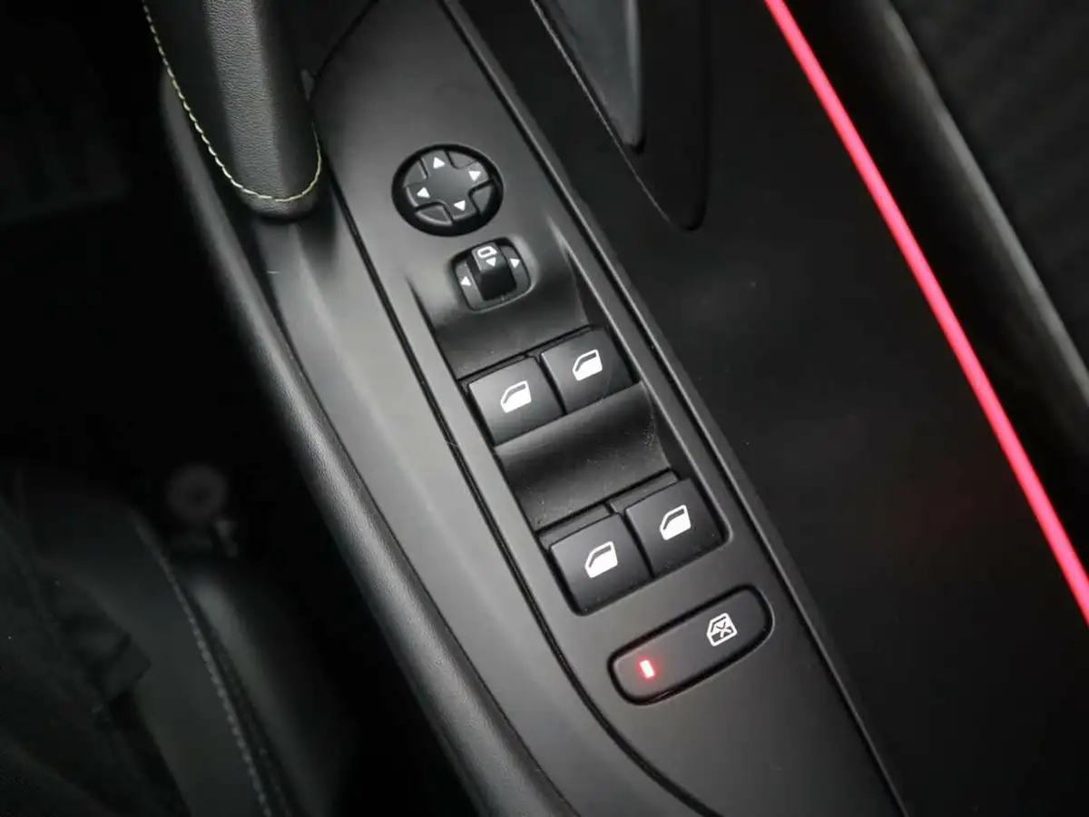 2020-peugeot-208-12-puretech-gt-line-100bhp-big-25