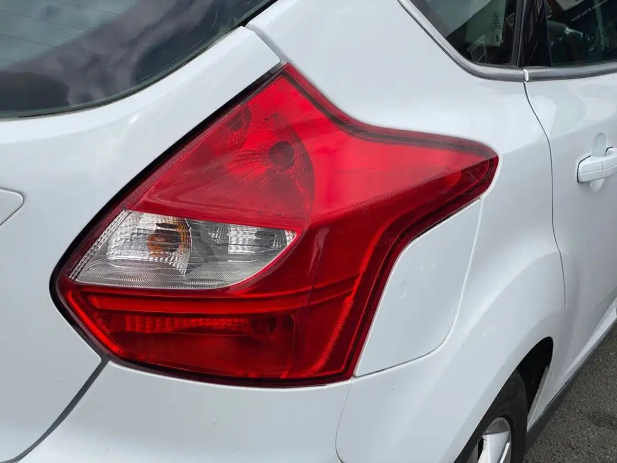 2012-ford-focus-16-zetec-ti-vct-125ps-hatchback-big-34