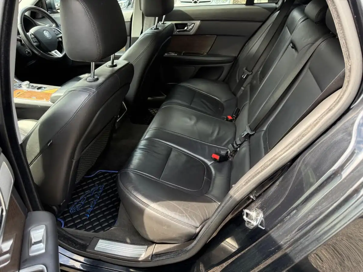 2013-jaguar-xf-22td-premium-luxury-200ps-ss-sportbrake-5d-auto-big-18