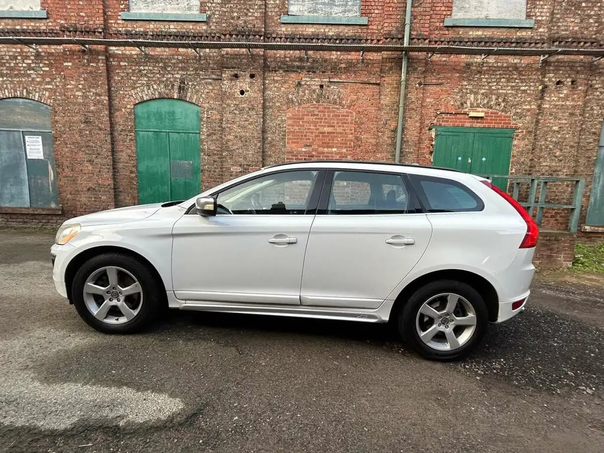 2010-volvo-xc60-24td-d5-r-design-geartronic-big-7