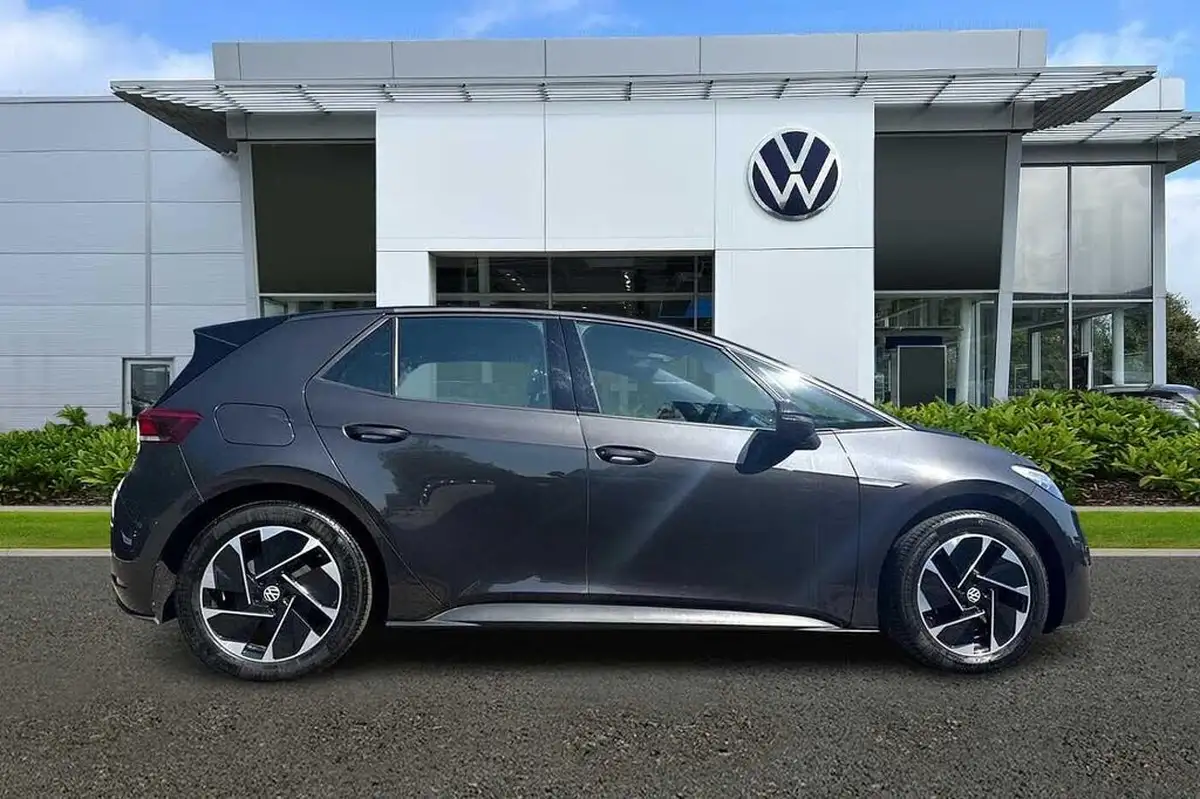 2020-volkswagen-id3-e-life-big-3