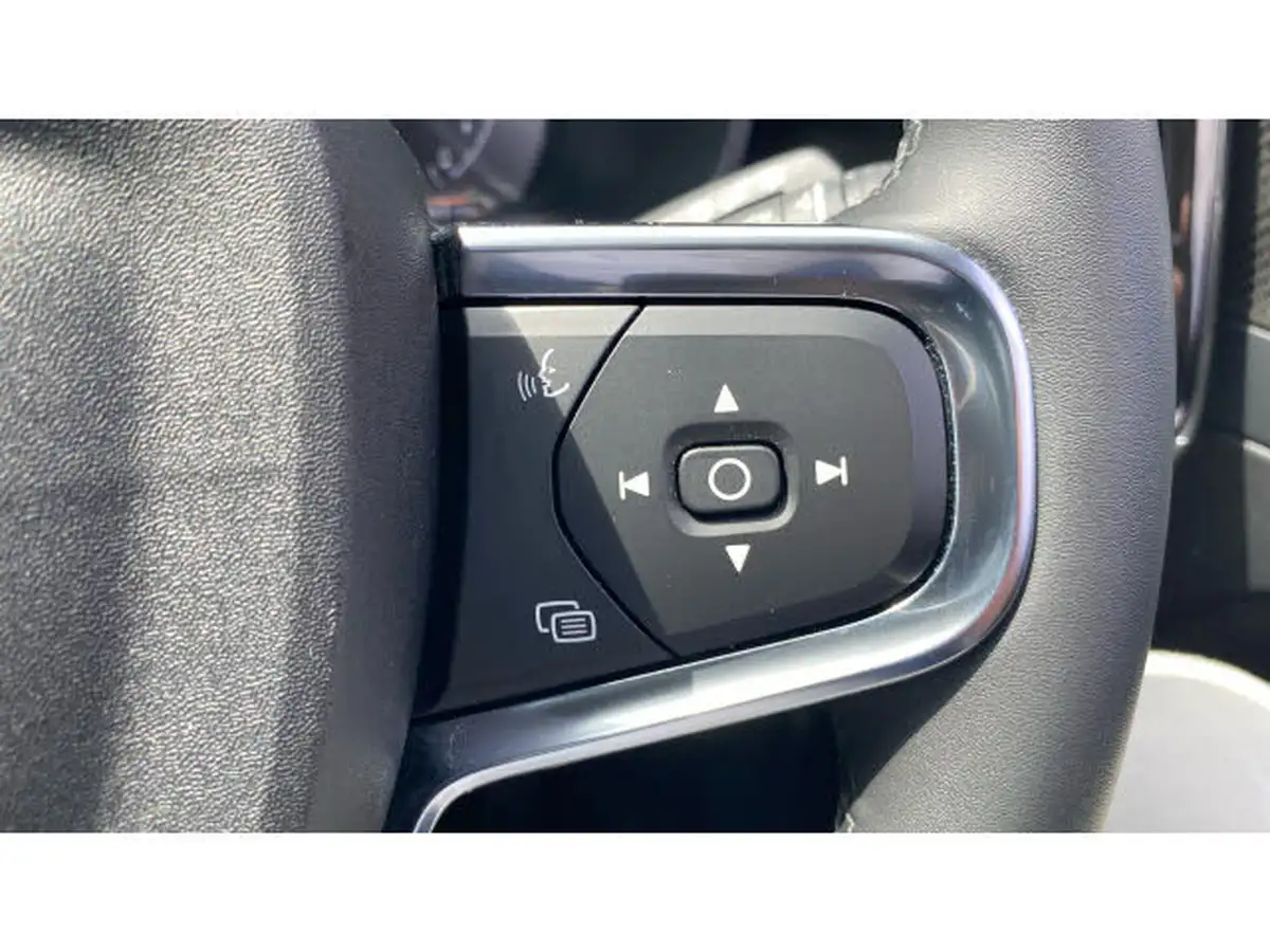 2023-volvo-xc40-15-t5-ultimate-bright-big-18