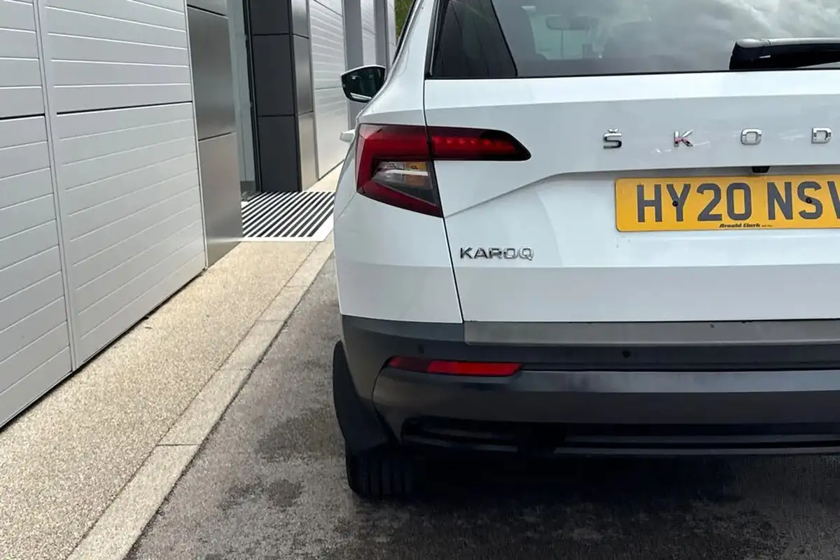 2020-skoda-karoq-15-tsi-se-l-big-24