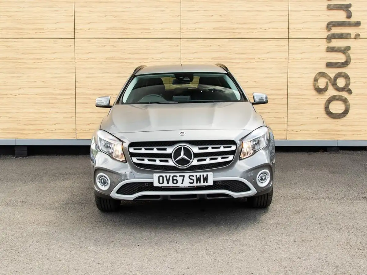 2017-mercedes-benz-gla-class-16-gla-200-se-executive-big-4