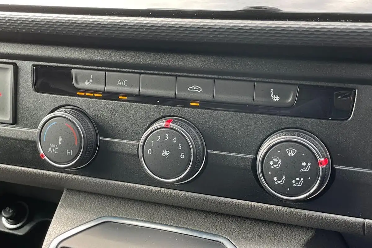 2024-volkswagen-transporter-20bitdi-t32-sportline-bmt-swb-panel-van-big-14