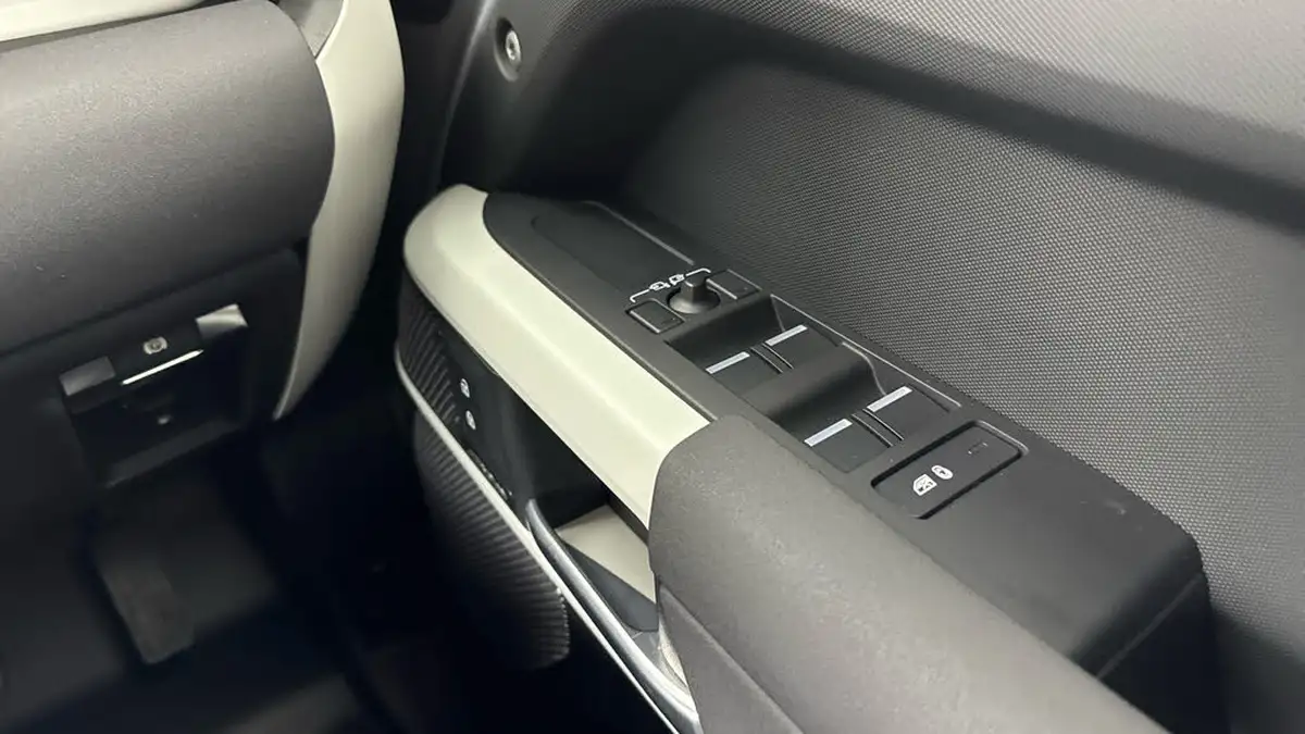 2022-land-rover-110-defender-20-p400e-x-dynamic-s-big-25