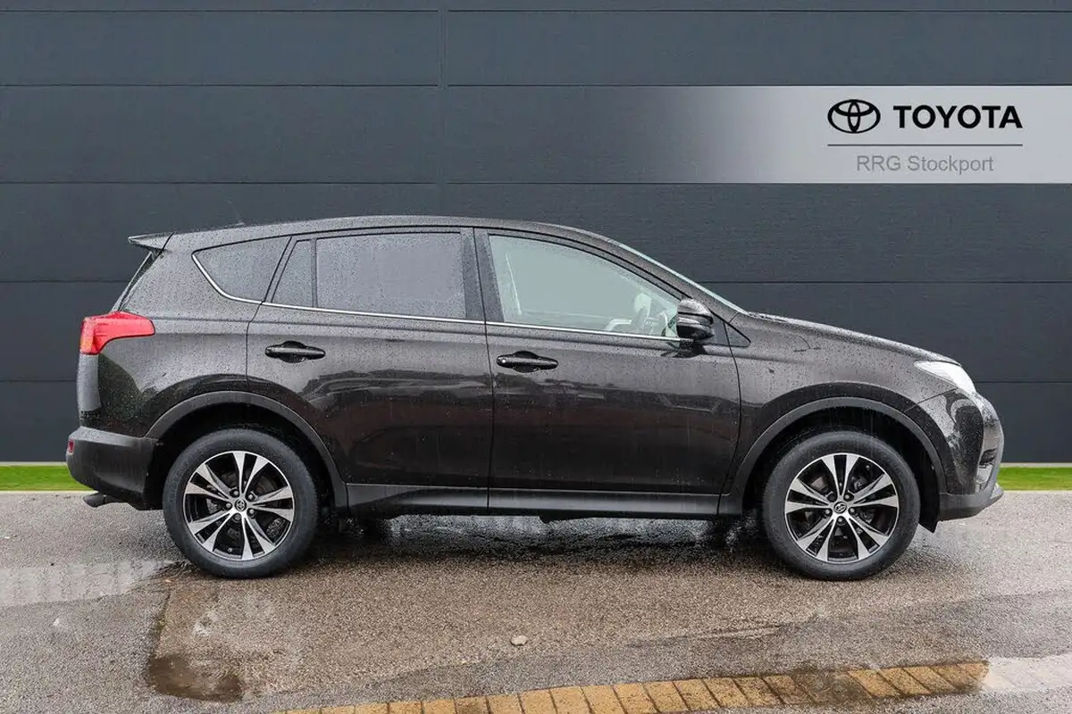 2014-toyota-rav4-20td-icon-20d-4d-awd-nav-big-15