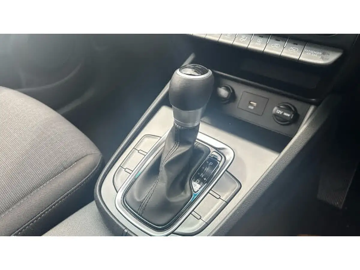 2022-hyundai-kona-16-gdi-se-connect-big-12