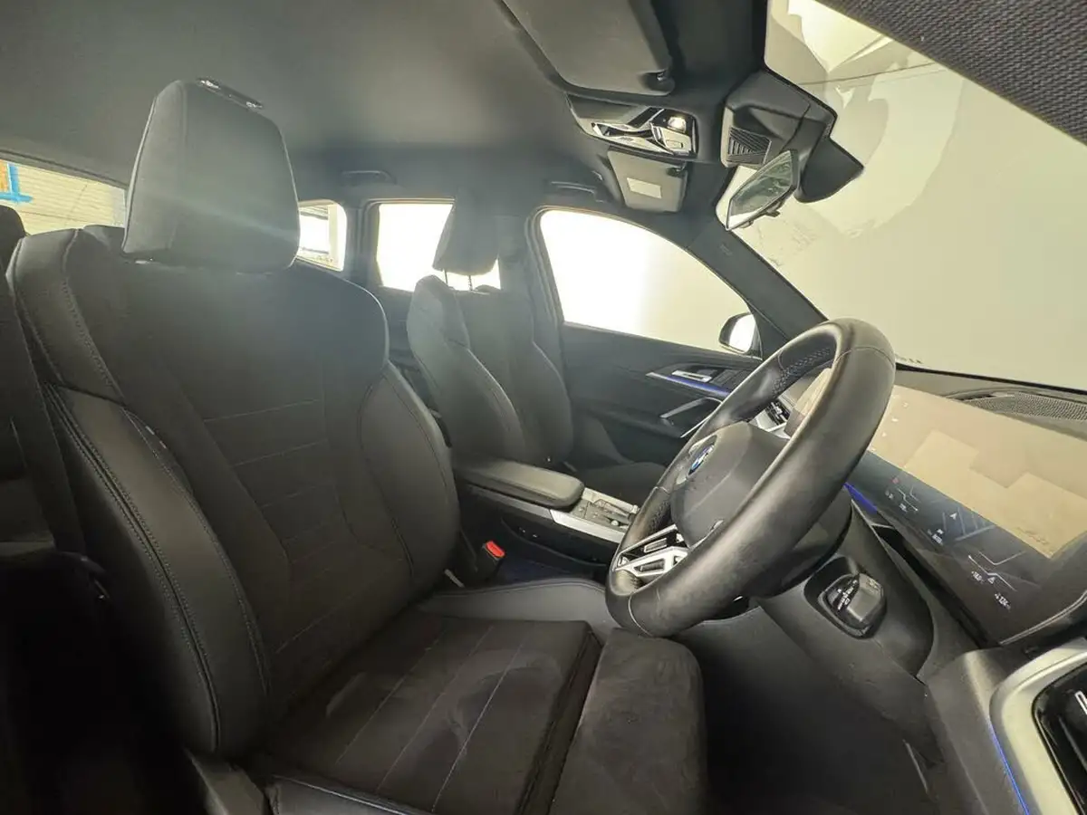 2024-bmw-ix1-e-edrive20-m-sport-big-11