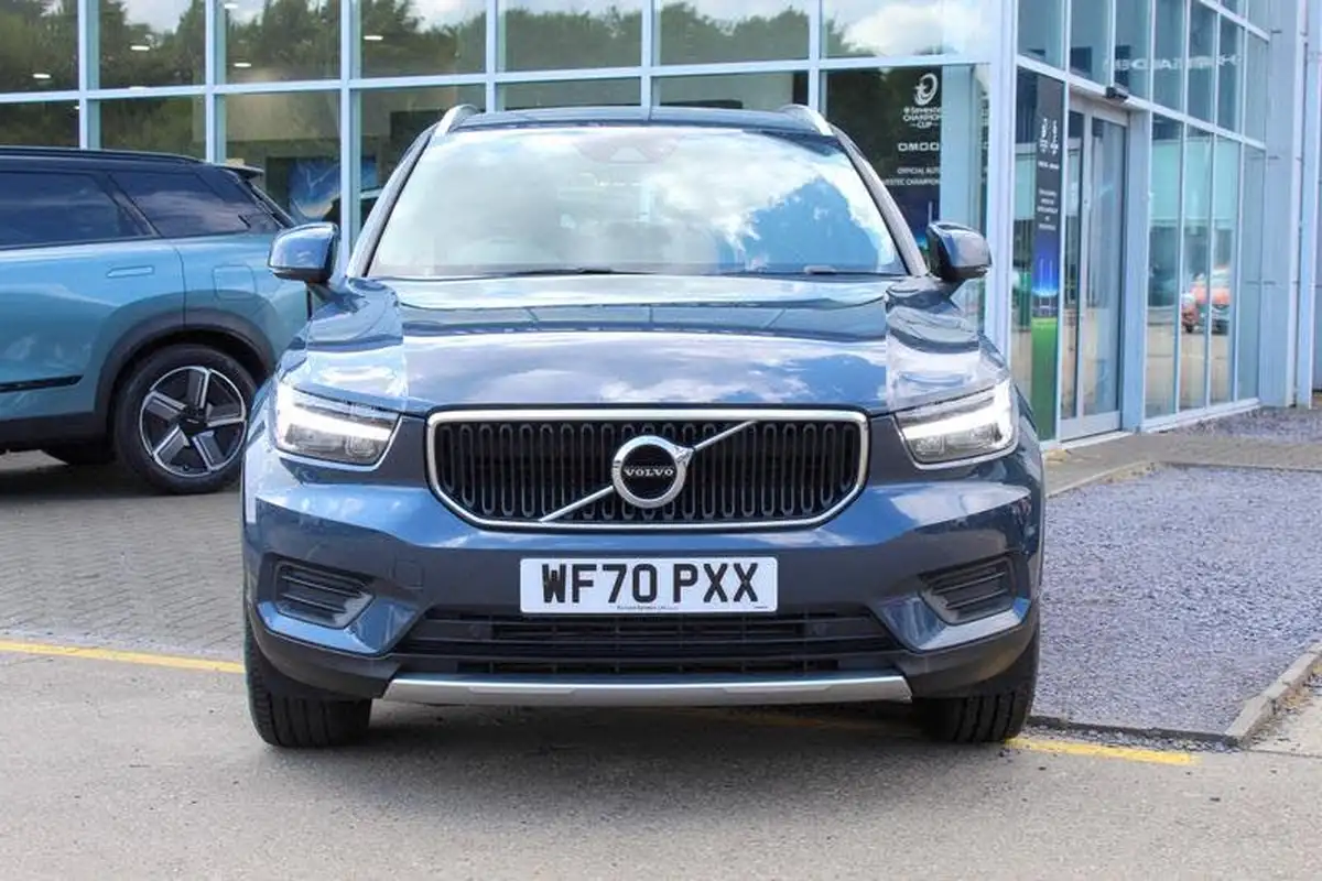 2020-volvo-xc40-15-t3-momentum-geartronic-big-1