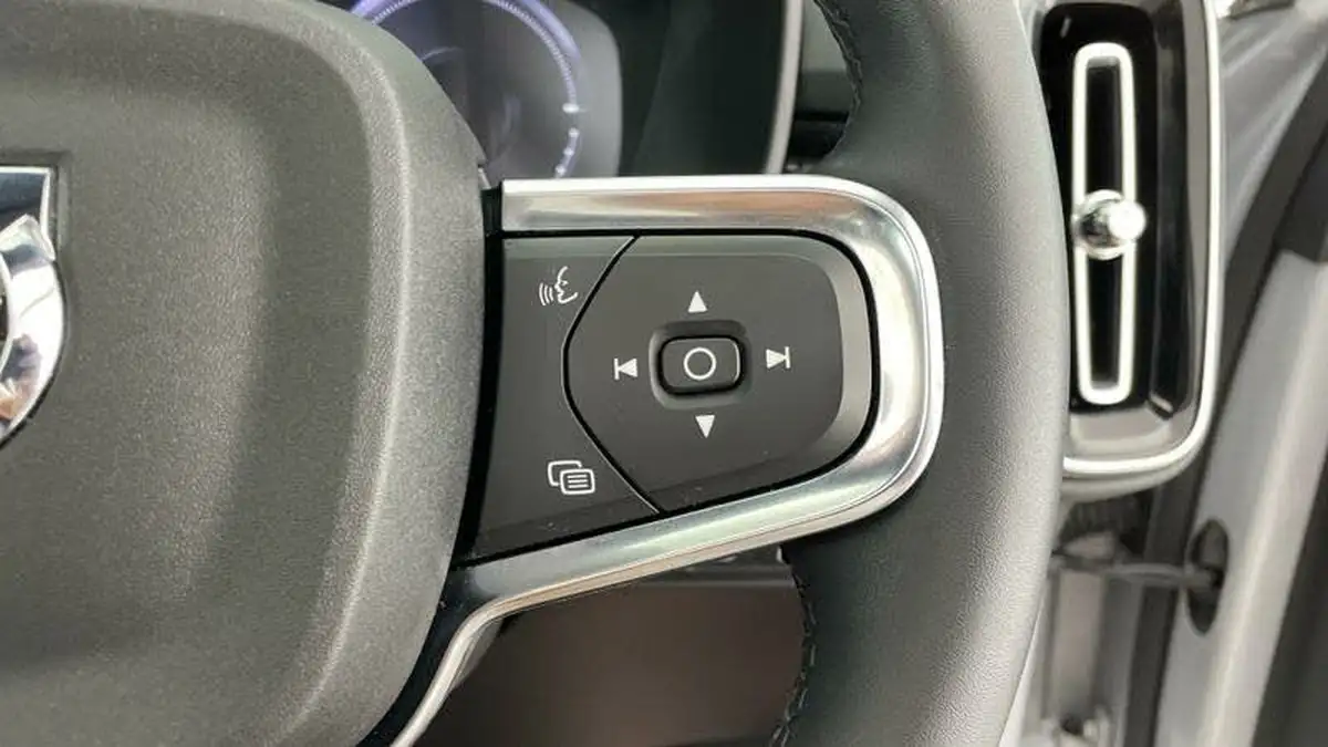 2021-volvo-xc40-15-t5-r-design-262bhp-big-15