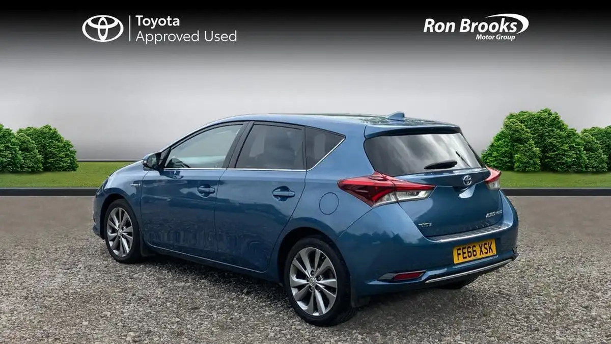 2016-toyota-auris-18-vvt-i-hsd-excel-hatchback-big-3