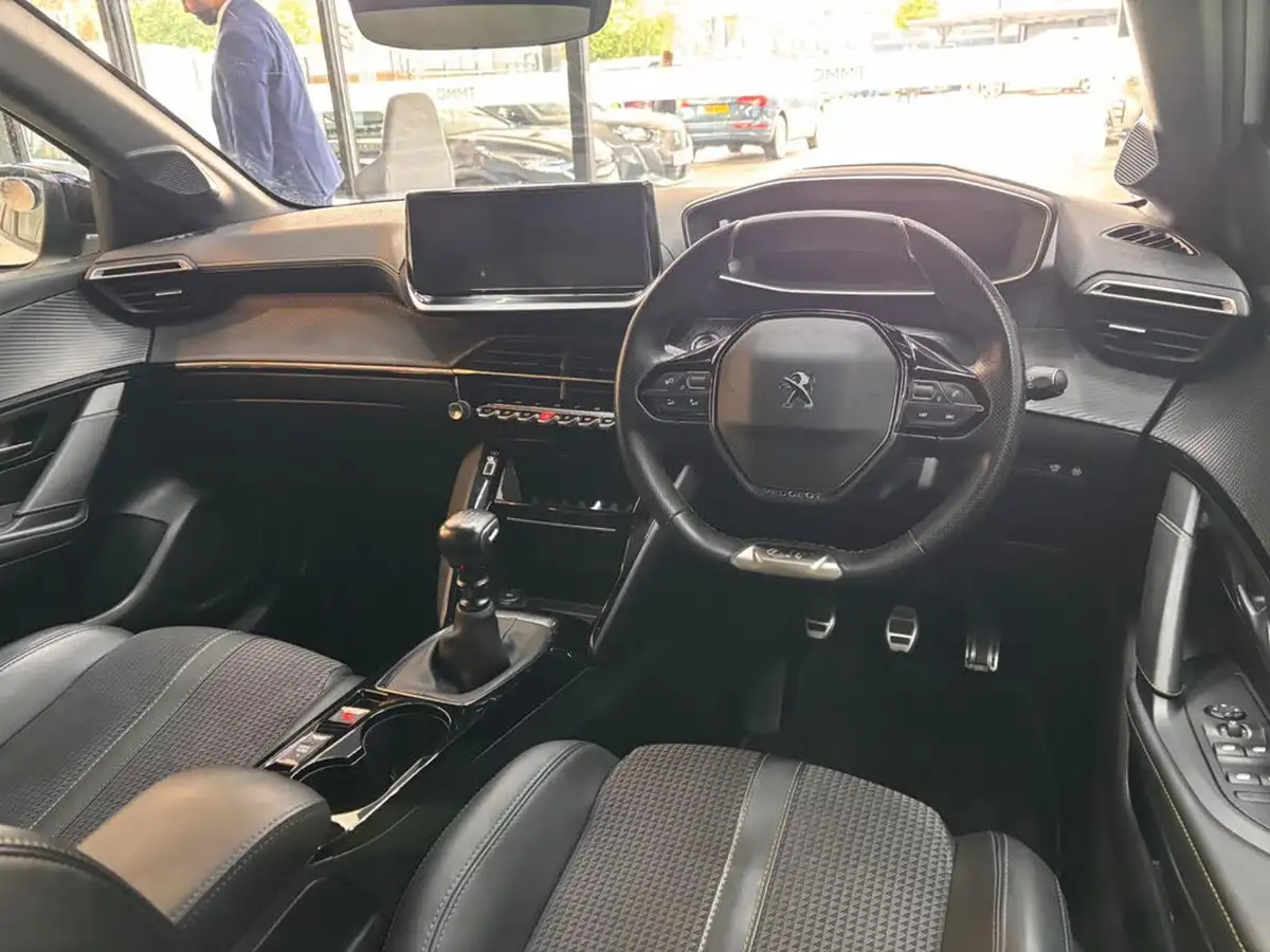 2023-peugeot-208-12-puretech-gt-100ps-big-22