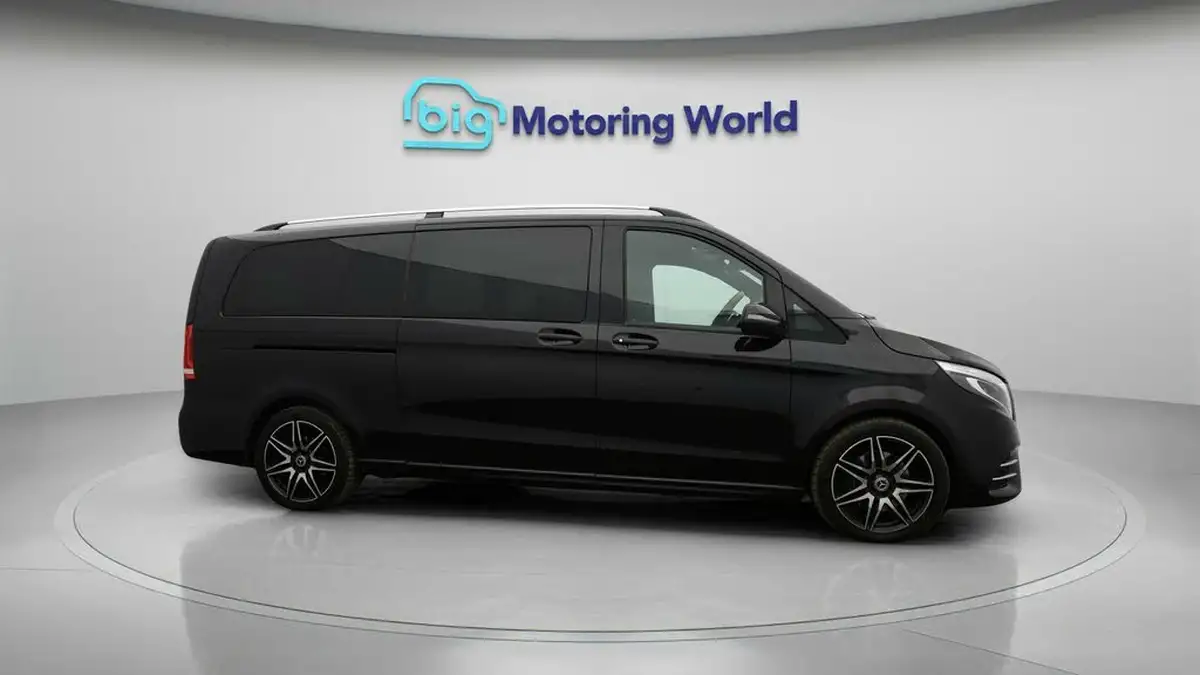 2020-mercedes-benz-v-class-20d-v300d-amg-line-extra-long-big-8