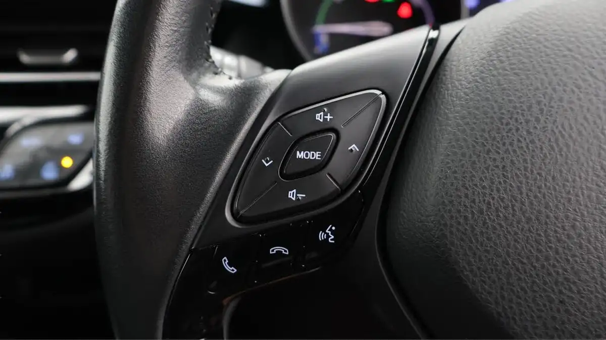 2020-toyota-c-hr-18-vvt-i-design-big-25