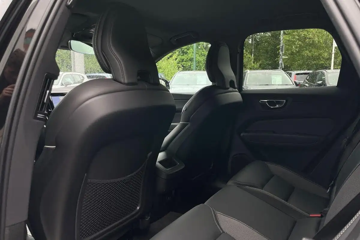 2021-volvo-xc60-20-b5-r-design-pro-awd-big-29