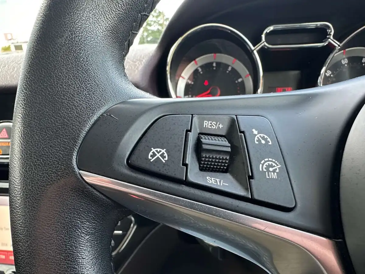 2015-vauxhall-adam-14-glam-87ps-big-14