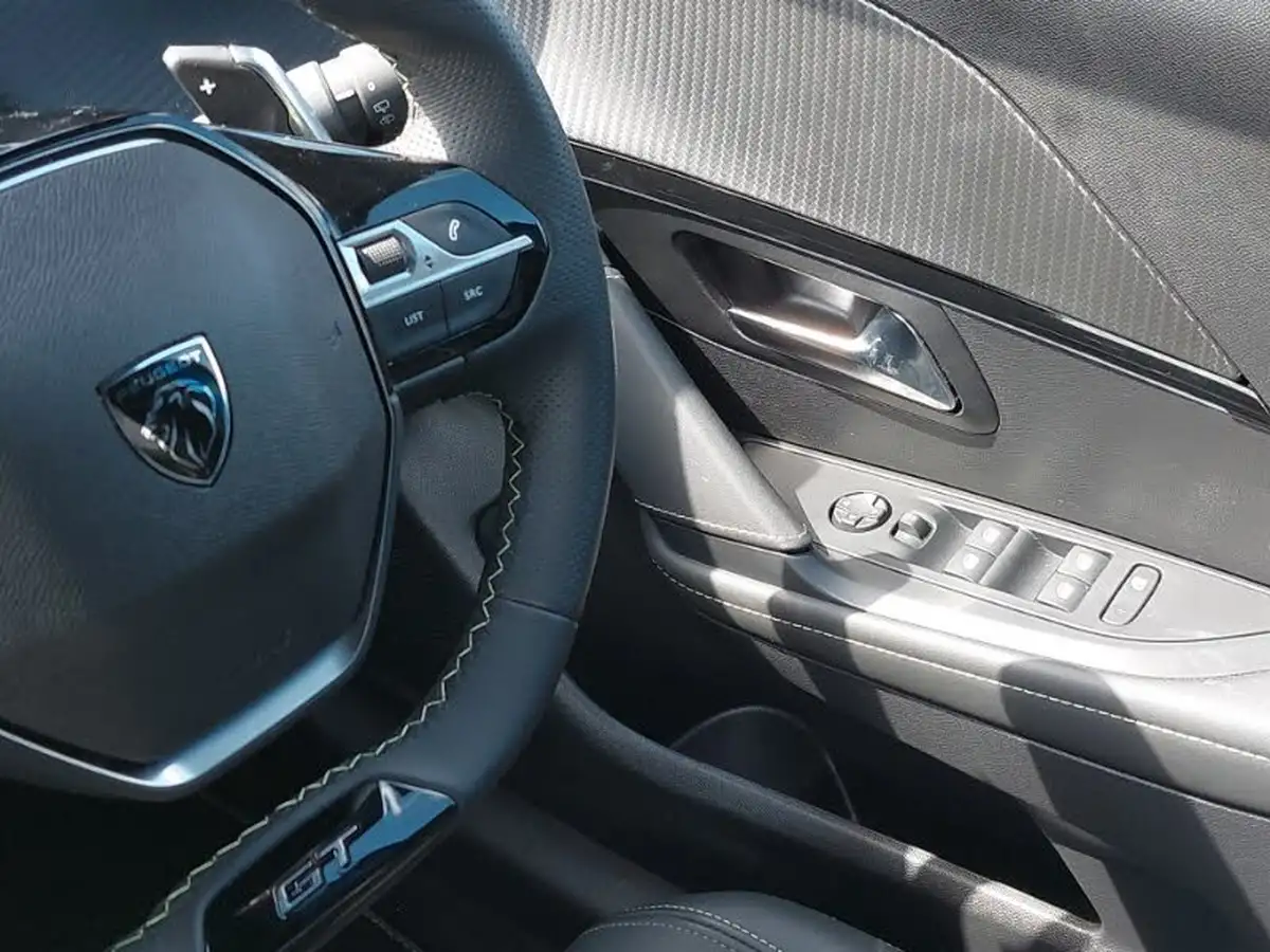 2024-peugeot-208-12-puretech-gt-100ps-hybrid-e-dsc6-big-9