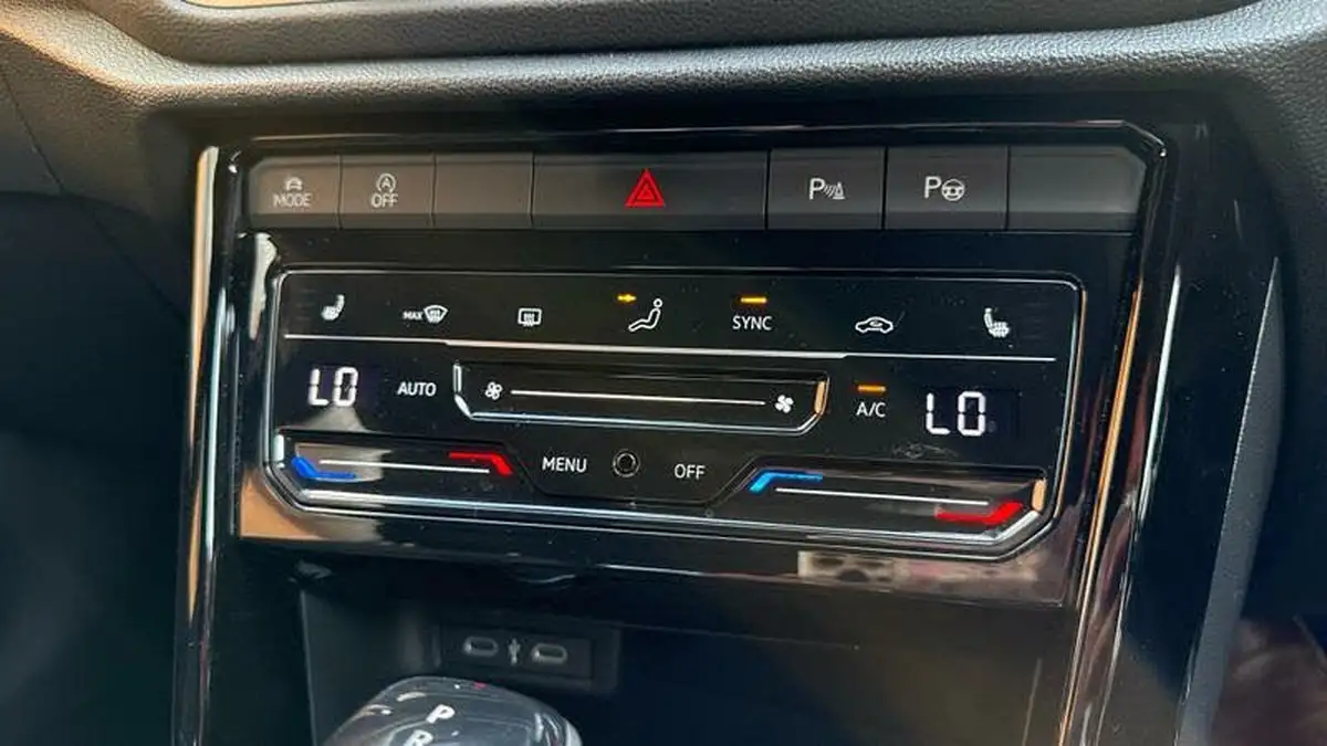 2023-volkswagen-t-roc-15-tsi-r-line-hatchback-5d-dsg-big-24
