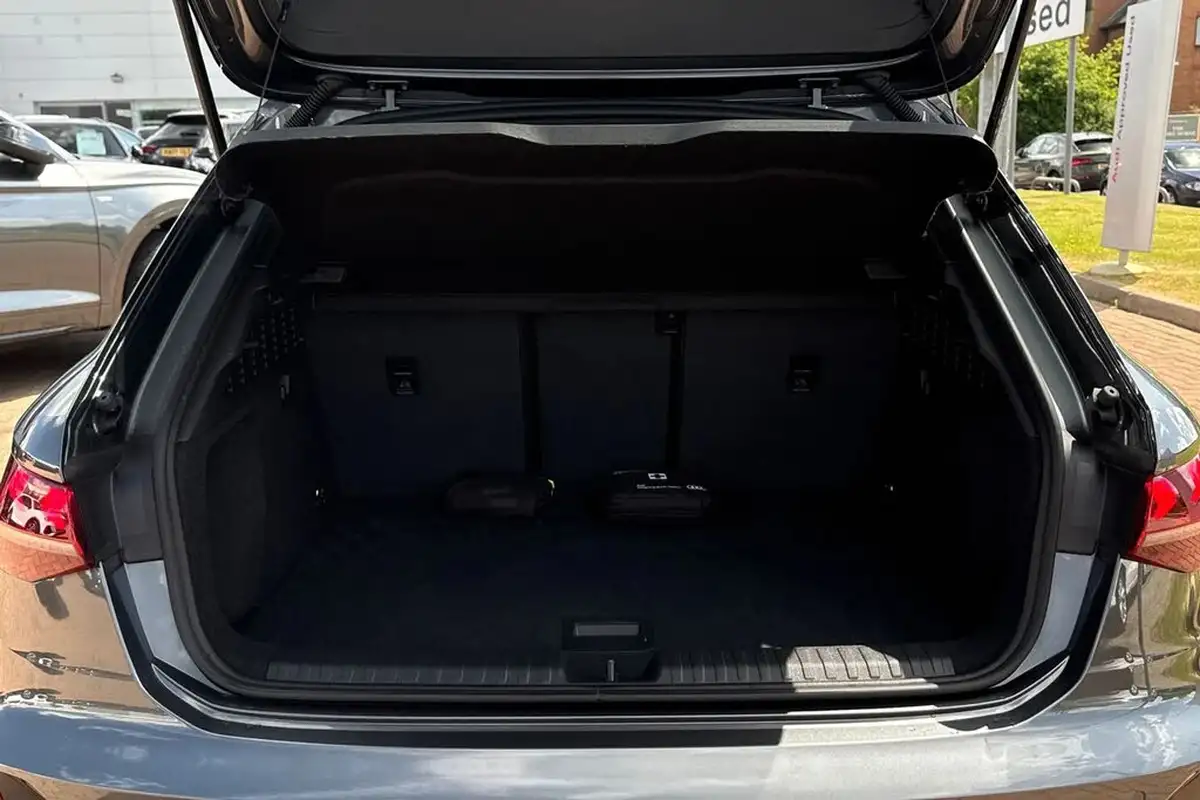 2024-audi-a3-15-35-tfsi-black-edition-sportback-5d-big-6