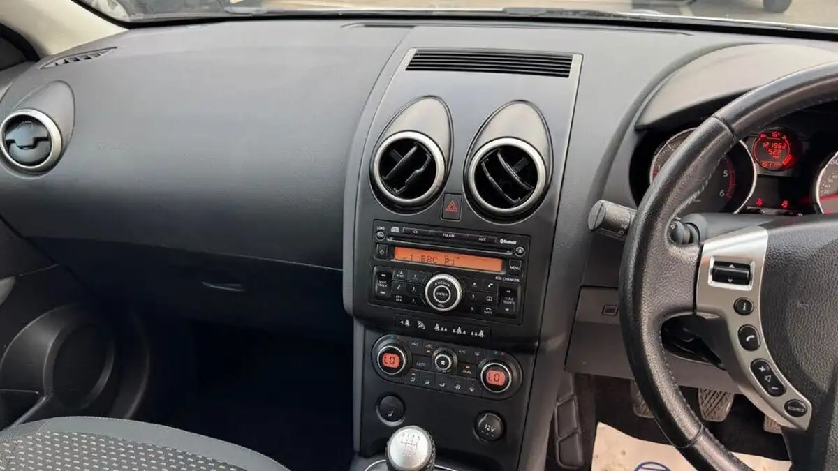 2009-nissan-qashqai-15td-acenta-big-20