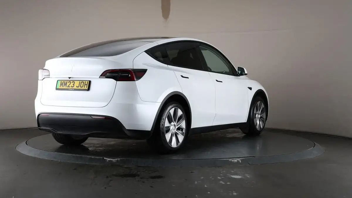 2023-tesla-model-y-e-rwd-big-68