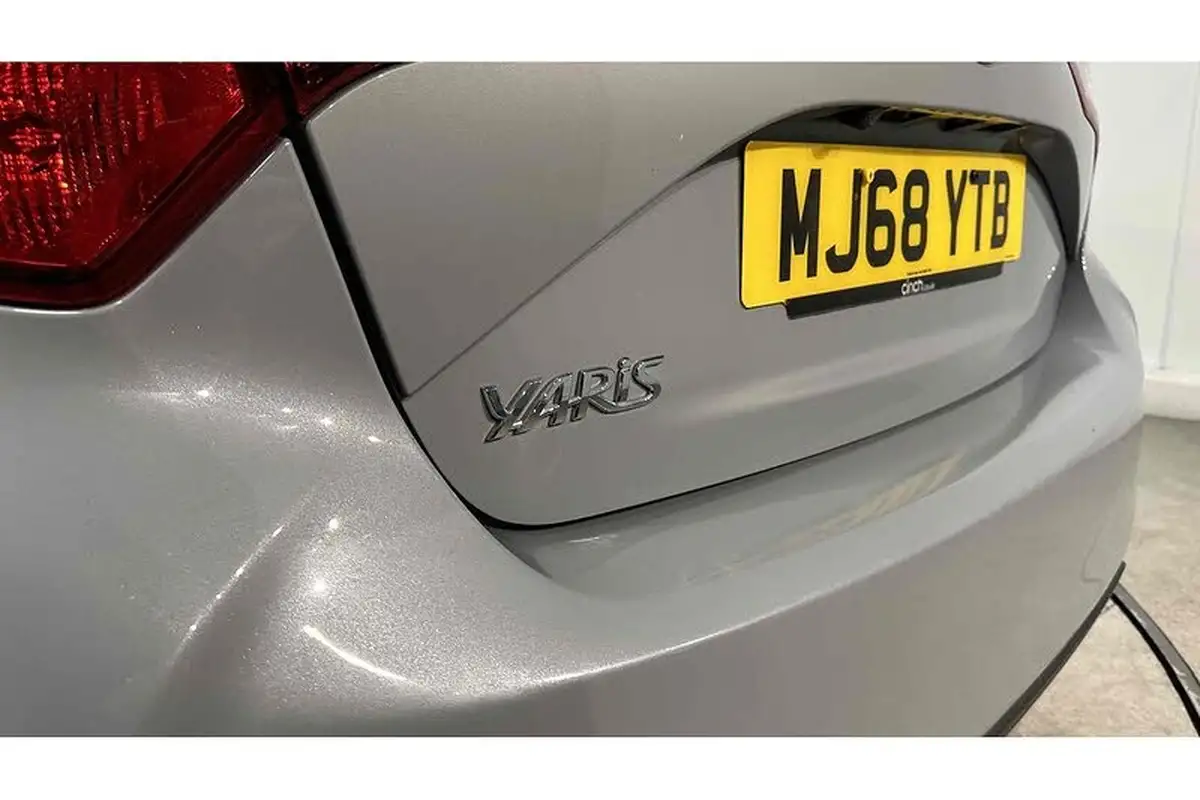 2018-toyota-yaris-15-vvt-i-icon-tech-111bhp-1496cc-cvt-big-14