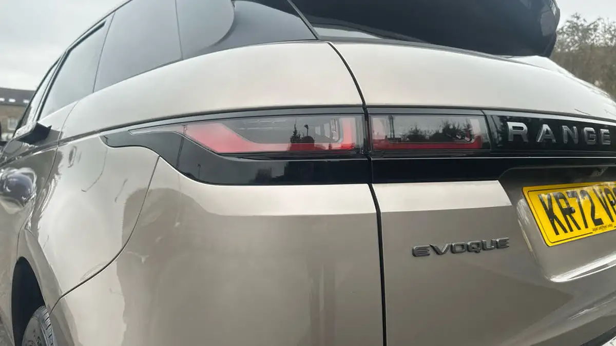 2022-land-rover-range-rover-evoque-20-d200-r-dynamic-se-big-18