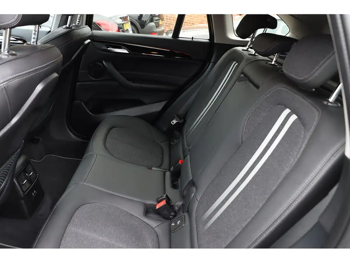 2021-bmw-x1-20-xdrive20i-sport-big-35