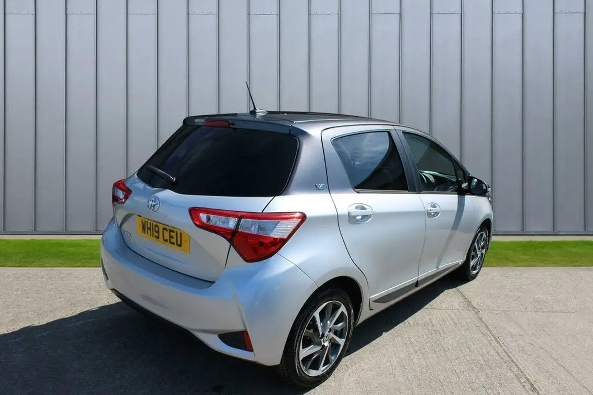 2019-toyota-yaris-15-vvt-i-y20-111bhp-1496cc-big-8