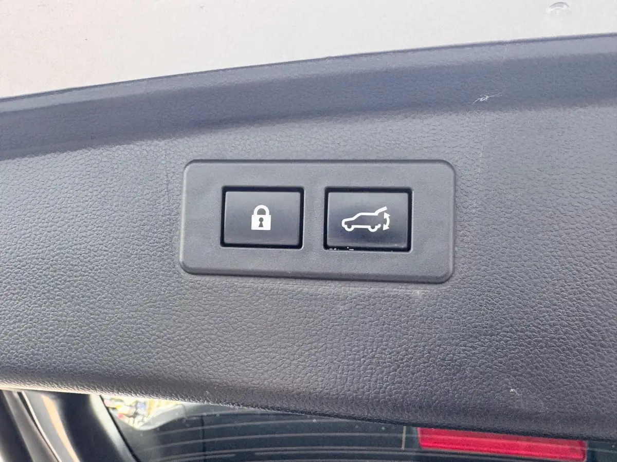 2023-subaru-outback-25i-field-big-6