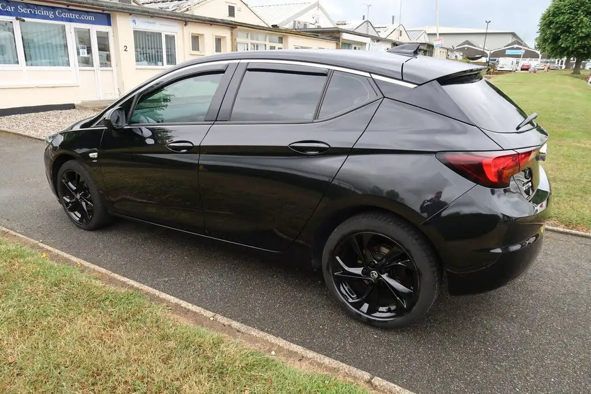2017-vauxhall-astra-14i-16v-turbo-sri-nav-150ps-hatchback-big-8