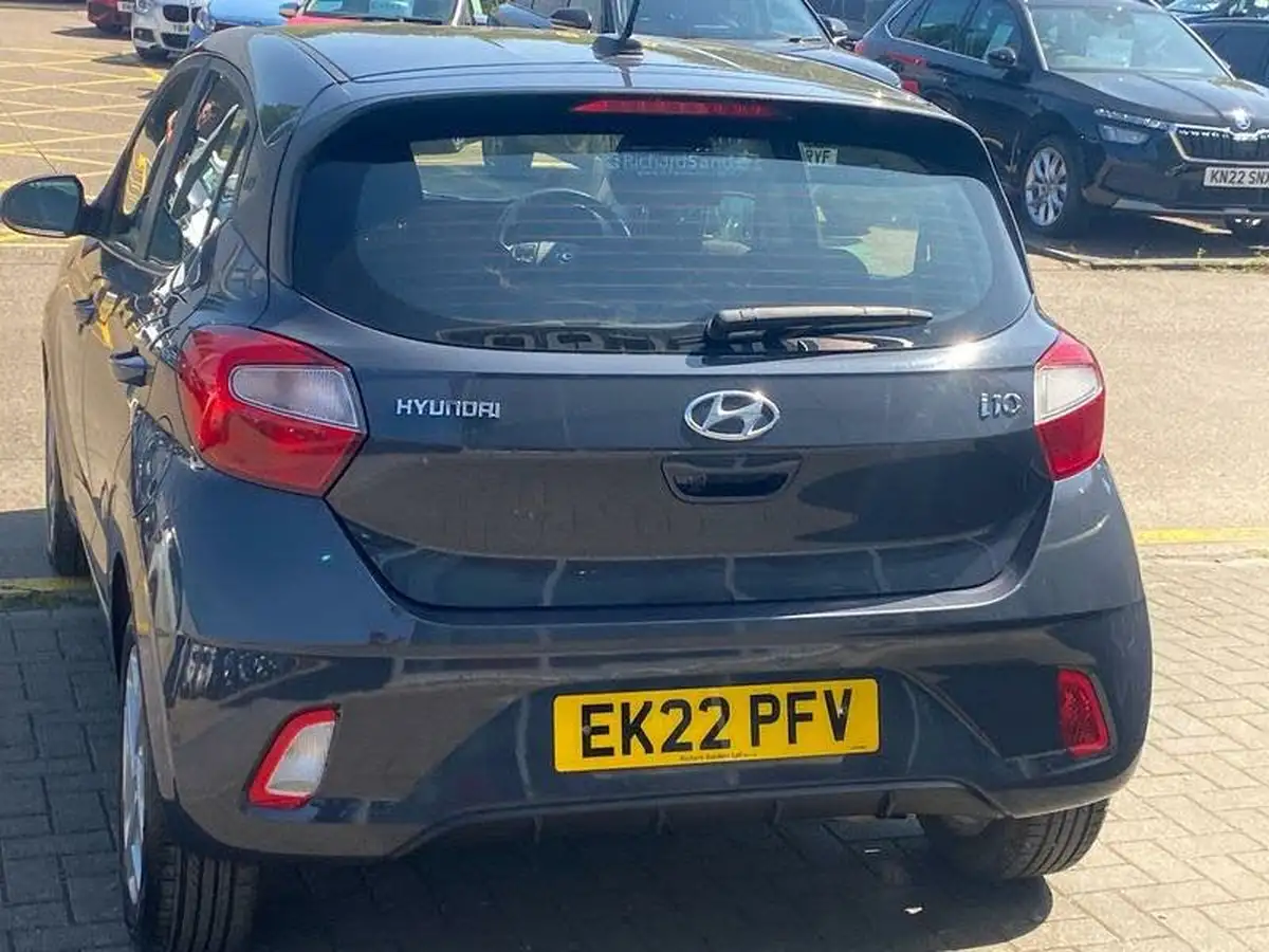 2022-hyundai-i10-12-se-connect-big-3