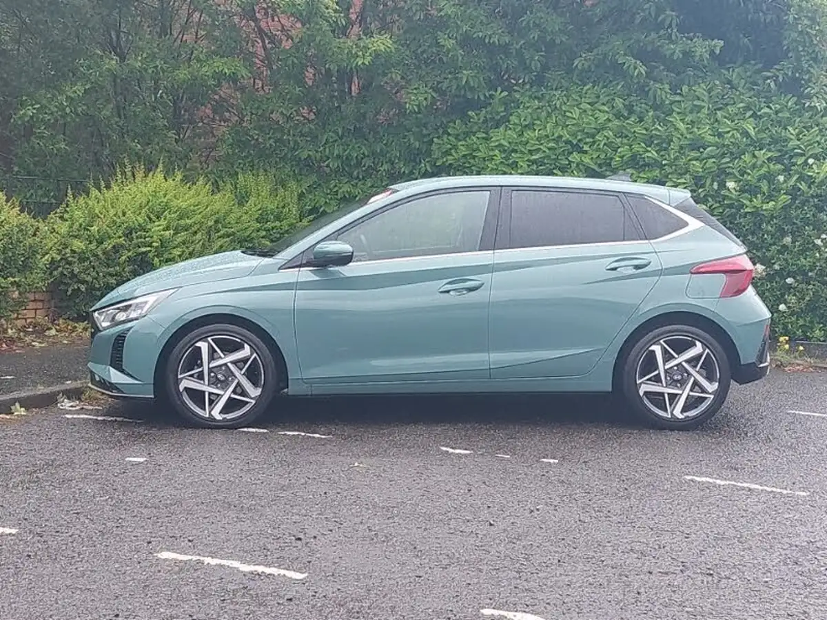 2023-hyundai-i20-10-t-gdi-premium-two-tone-roof-big-3