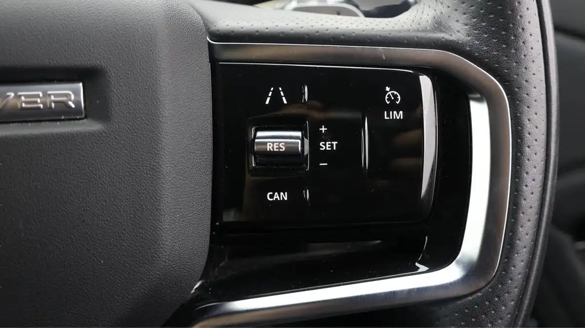 2021-land-rover-range-rover-evoque-15-p300e-r-dynamic-se-big-24