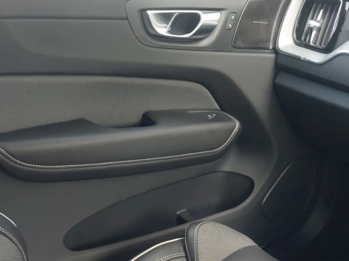 2019-mitsubishi-eclipse-cross-15-black-4wd-auto-big-10