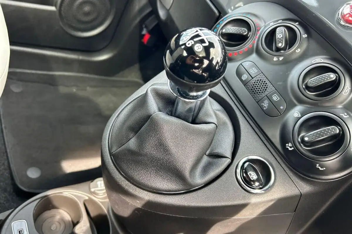 2022-fiat-500-10-dolcevita-big-29