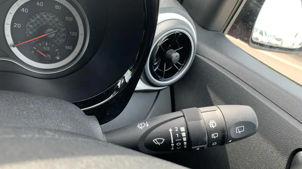 2022-hyundai-i10-12-premium-big-27