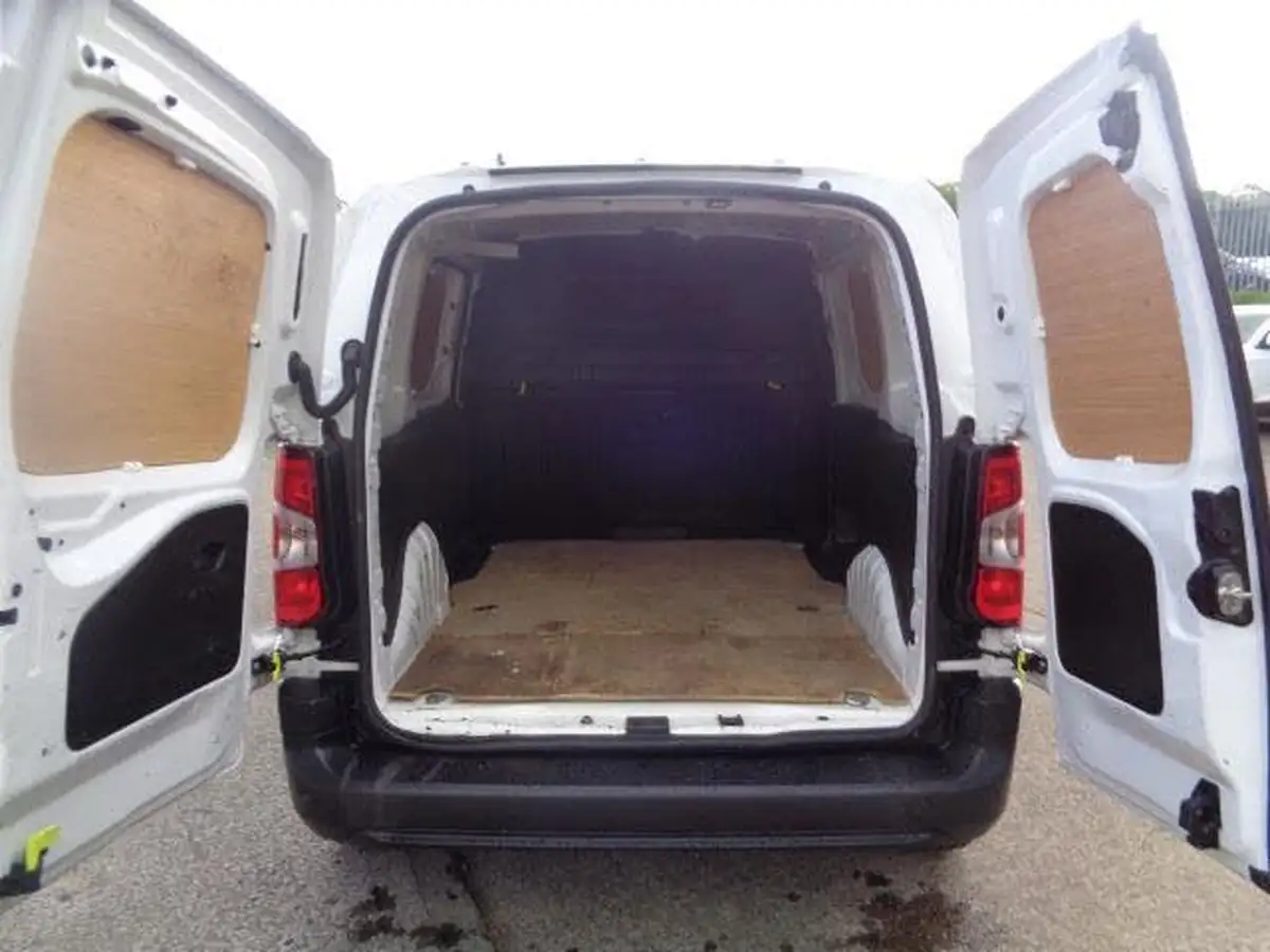 2021-peugeot-partner-15-bluehdi-1000-professional-100ps-eu6dt-panel-big-15
