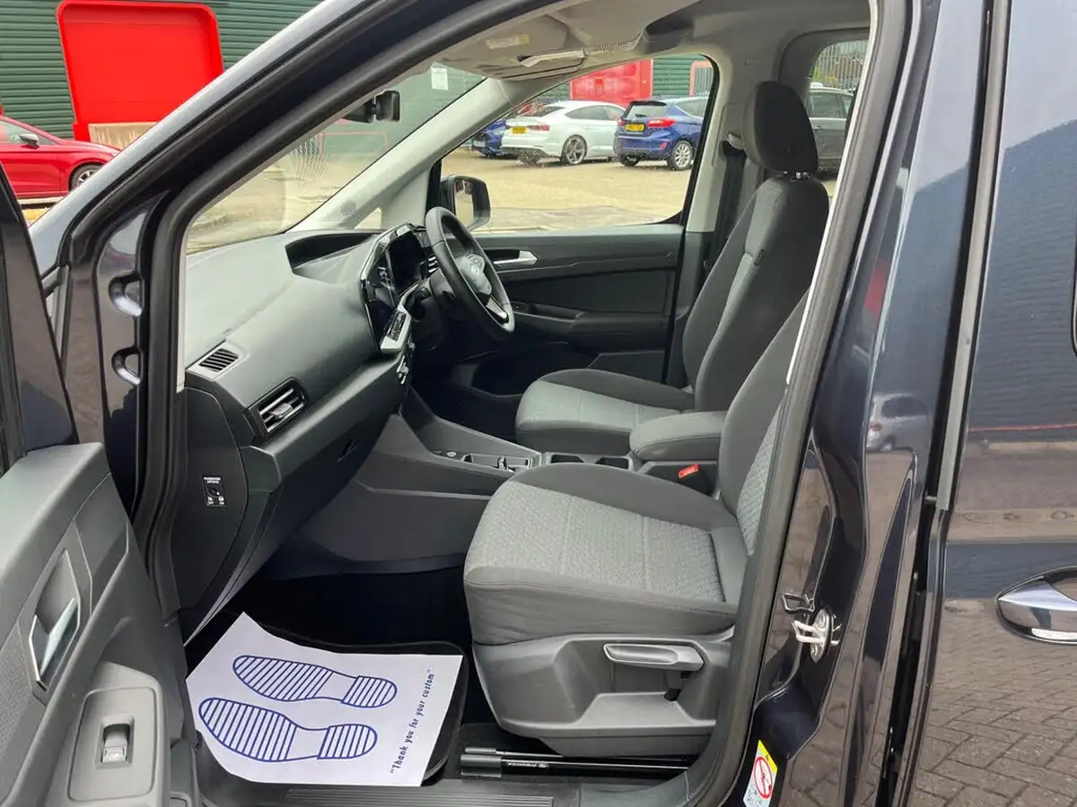 2024-ford-tourneo-connect-15-titanium-115ps-auto-big-26