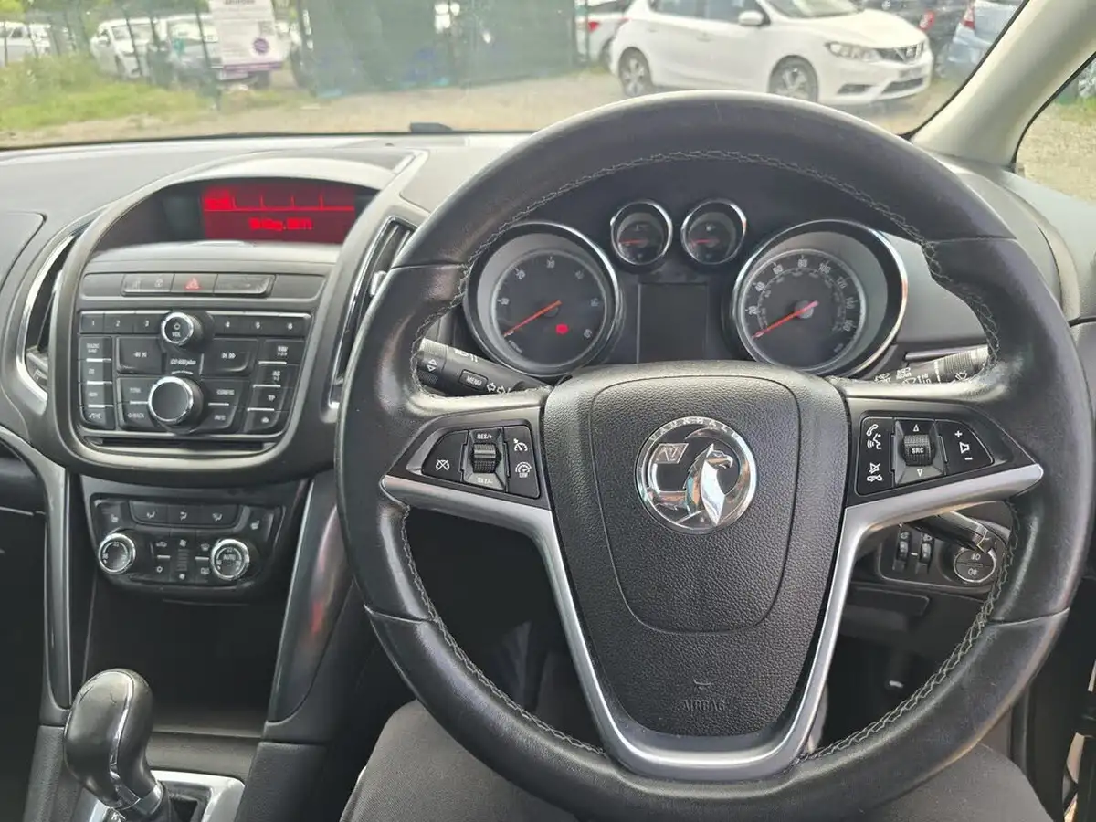 2016-vauxhall-zafira-tourer-20cdti-elite-auto-big-29