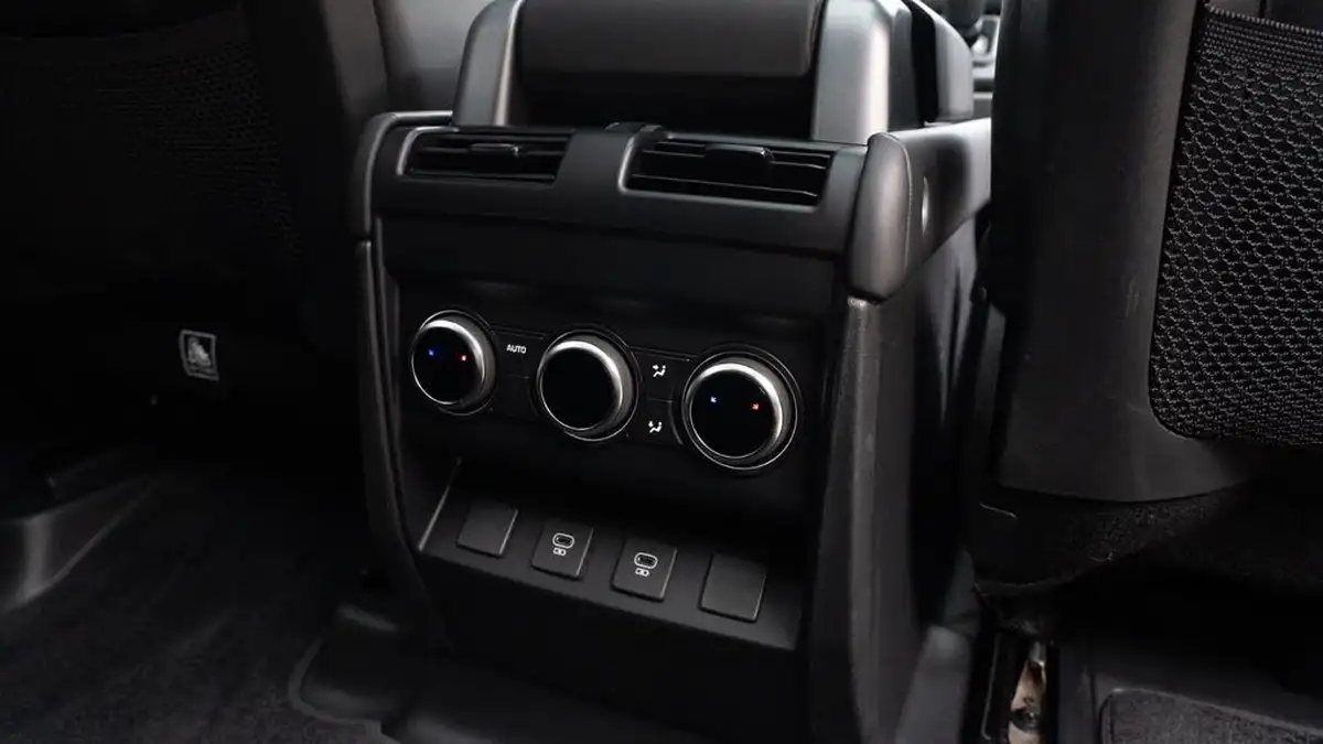 2024-land-rover-110-defender-30-d300-x-dynamic-hse-big-17