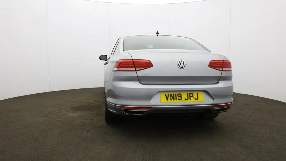 2019-volkswagen-passat-20tdi-r-line-150ps-scr-saloon-4d-big-56