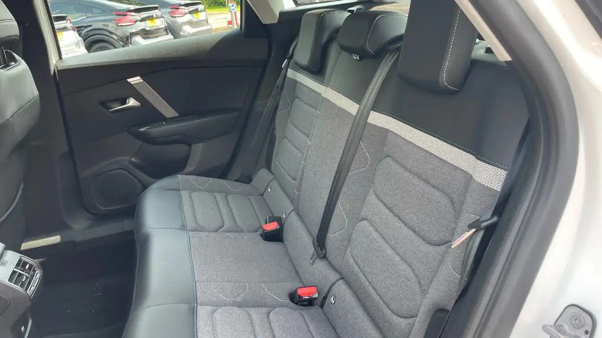 2022-citroen-c4-12-puretech-sense-big-32