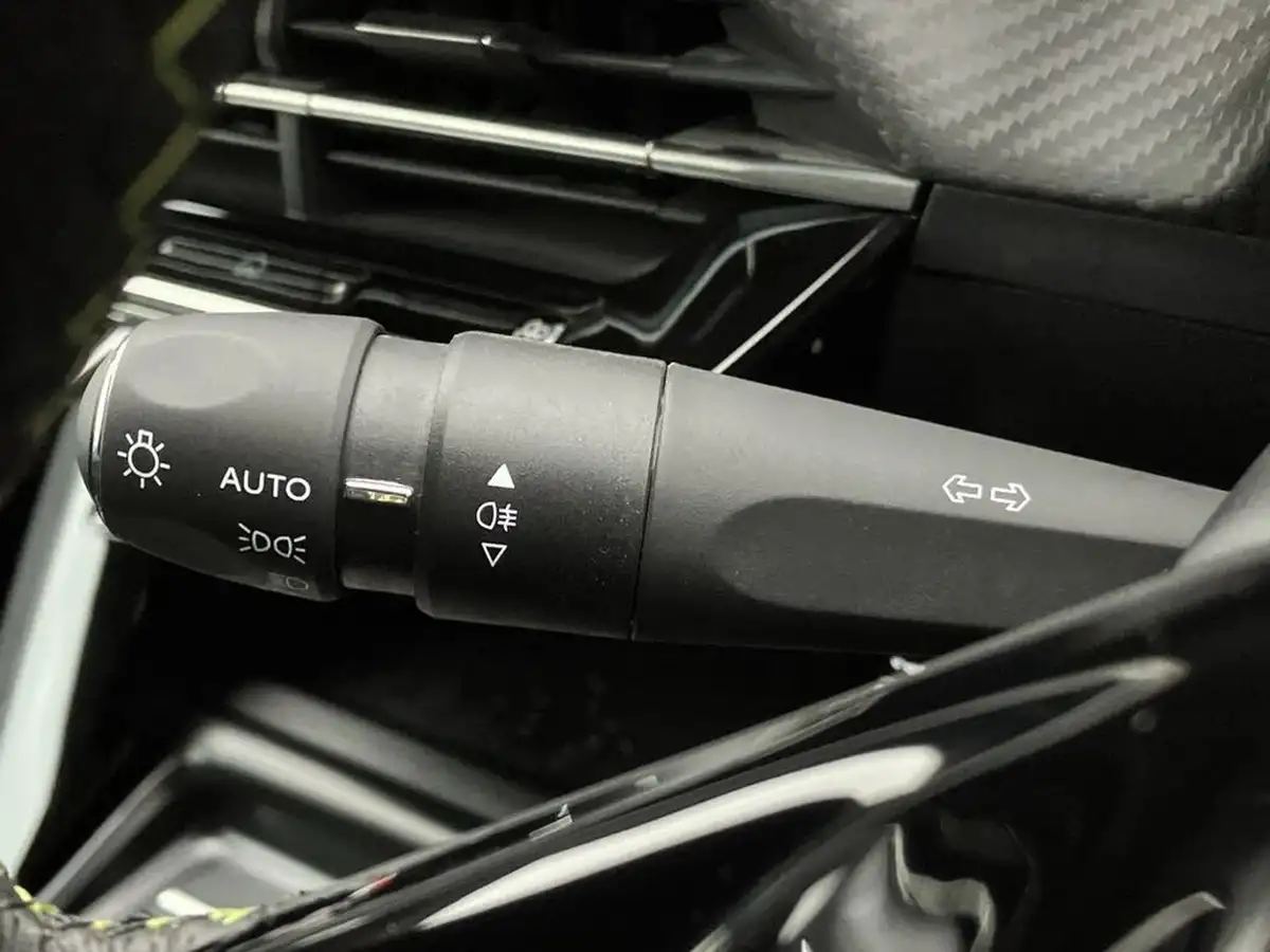2024-peugeot-2008-suv-e-gt-136ps-50kwh-big-29