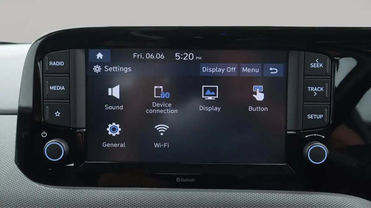 2022-hyundai-i10-10-se-connect-auto-big-11