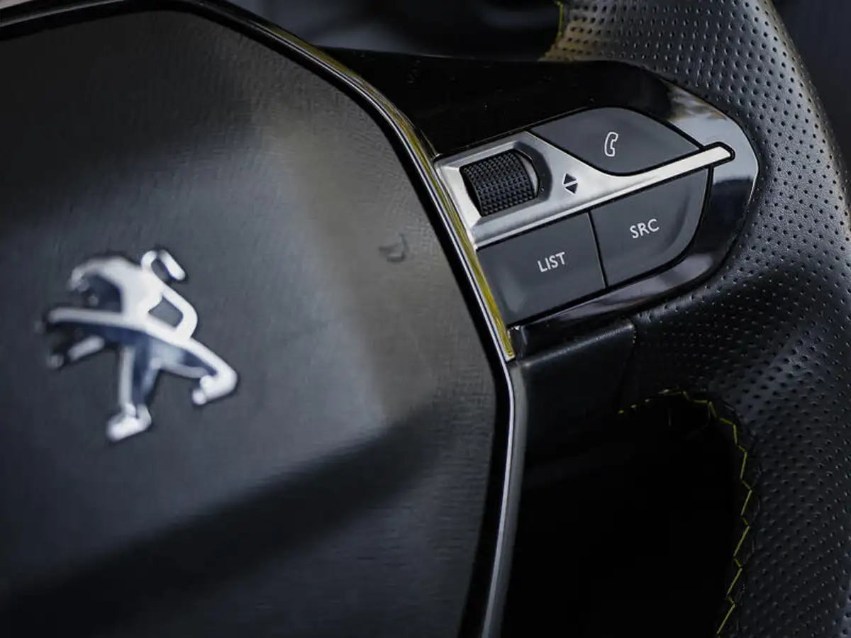 2022-peugeot-208-e-gt-premium-big-17